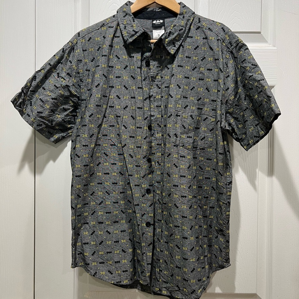 NWOT Batman Gray and Yellow Men's Casual Shirt